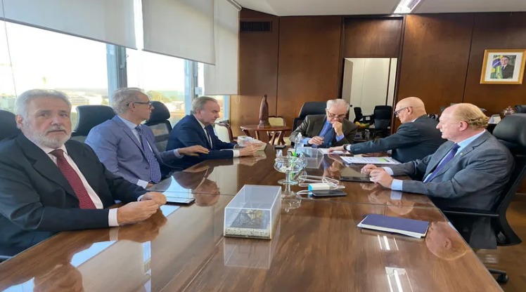 Agro do Paraná pede ao governo federal fim de gargalos nas aduanas com o Mercosul